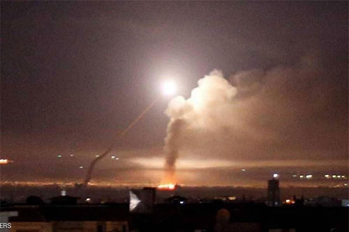 El enemigo sionista bombardea áreas cercanas a la capital siria